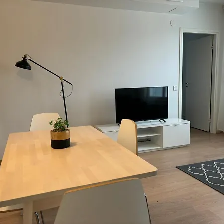아파트 Three Bedroom In Heart Of Tikkurila 반타
