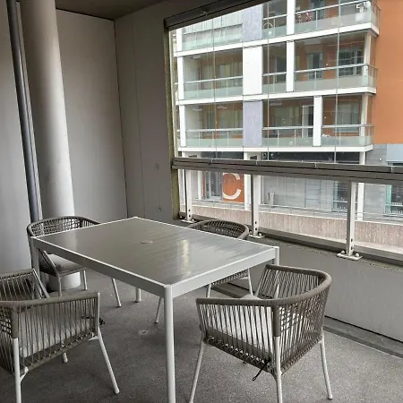 아파트 Three Bedroom In Heart Of Tikkurila *