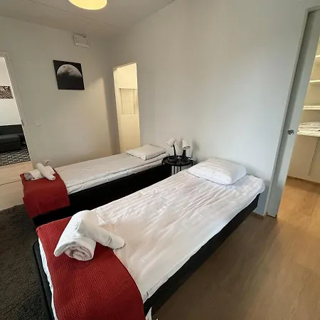 아파트 Three Bedroom In Heart Of Tikkurila 반타