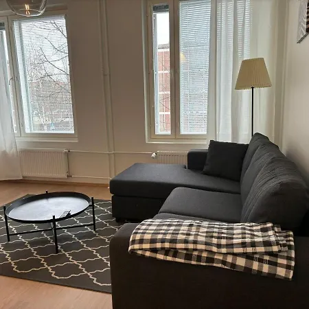 Three Bedroom In Heart Of Tikkurila 아파트 반타